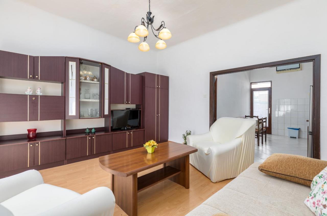 Apartment Ana Fažana Kültér fotó